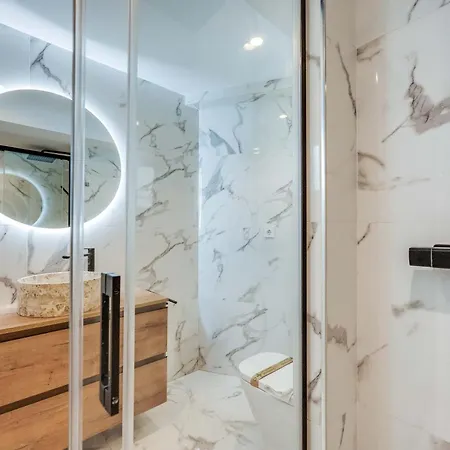 Cozy & Refurbished In Old Town *