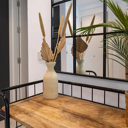 Cozy & Refurbished In Old Town *