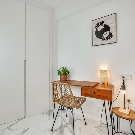 Cozy & Refurbished In Old Town Appartamento