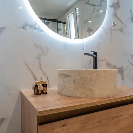 Cozy & Refurbished In Old Town Appartamento *