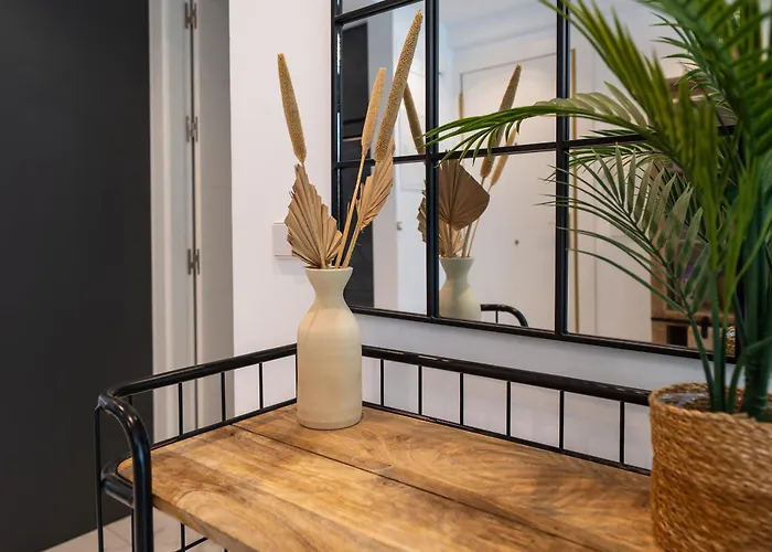 Cozy & Refurbished In Old Town *