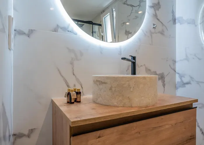 Cozy & Refurbished In Old Town شقة *